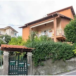 Villa Silvia, Indipendente Con Giardino Privato E Garage, Varazze