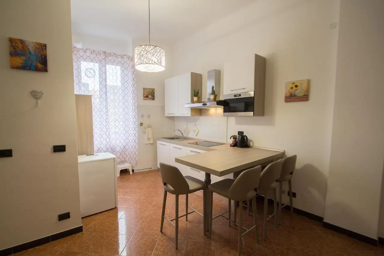 Monolocale Nelle Mura Antiche A 80 Mt Dal Mare Varazze 0*,